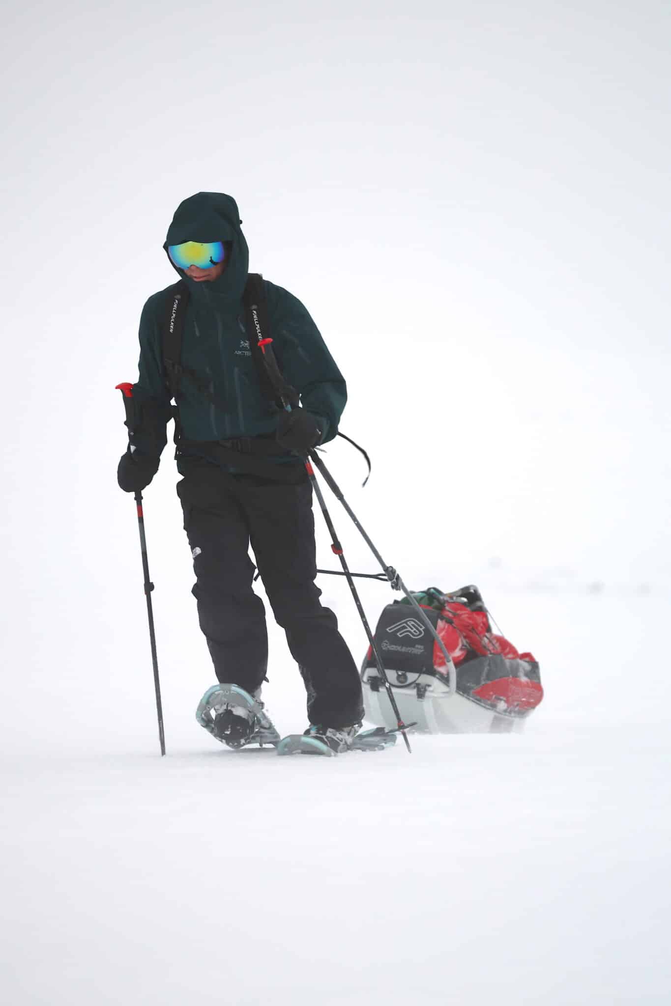 What is Cross-country skiing with a pulka? snowshoe hiking tour in lapland